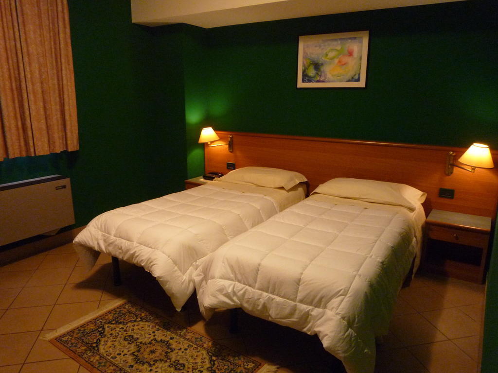 Modo Hotel Vercelli Phòng bức ảnh
