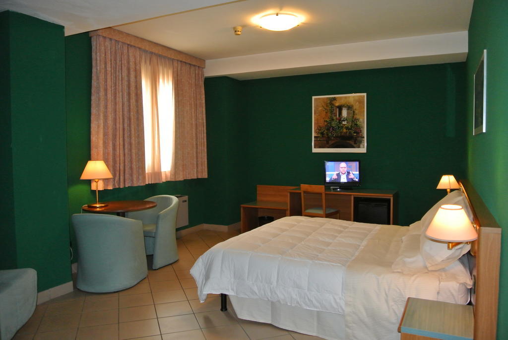 Modo Hotel Vercelli Phòng bức ảnh